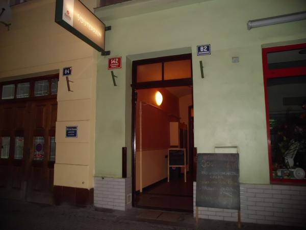 Vchod do kavárny Souterrain